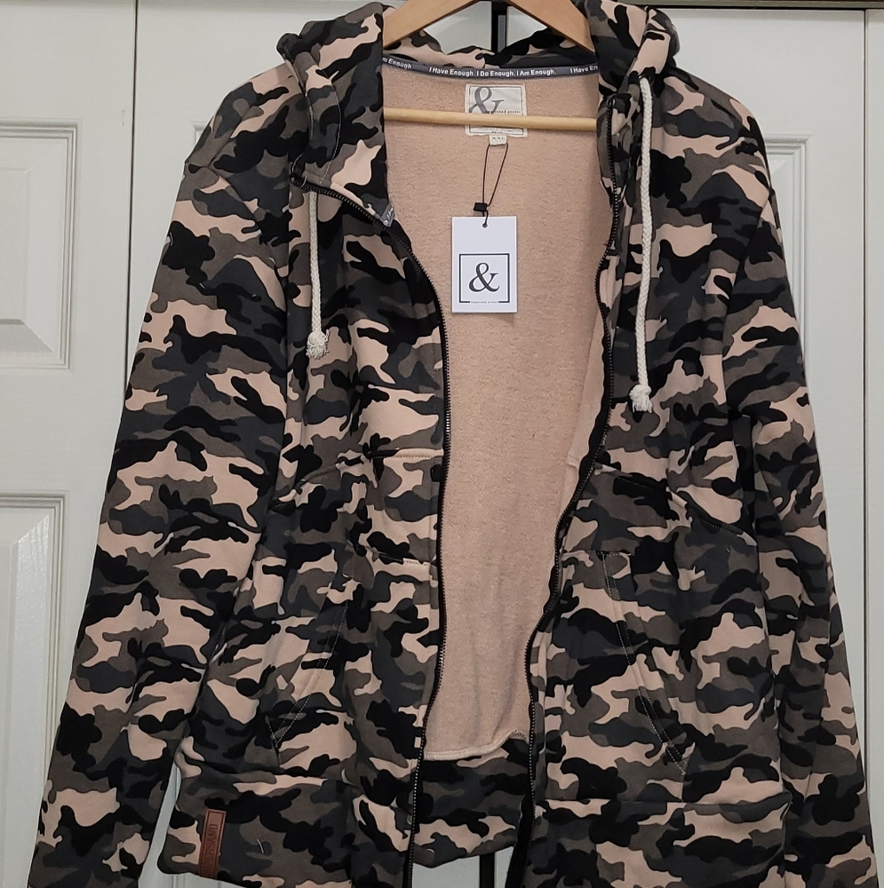 Ampersand Full Zip NWT